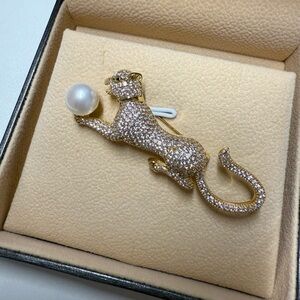 Elegant Panther Brooch with Pearl